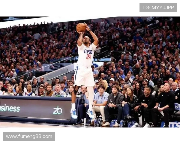 鲍威尔称赞小米切尔为防守核心应当入选最佳防守阵容